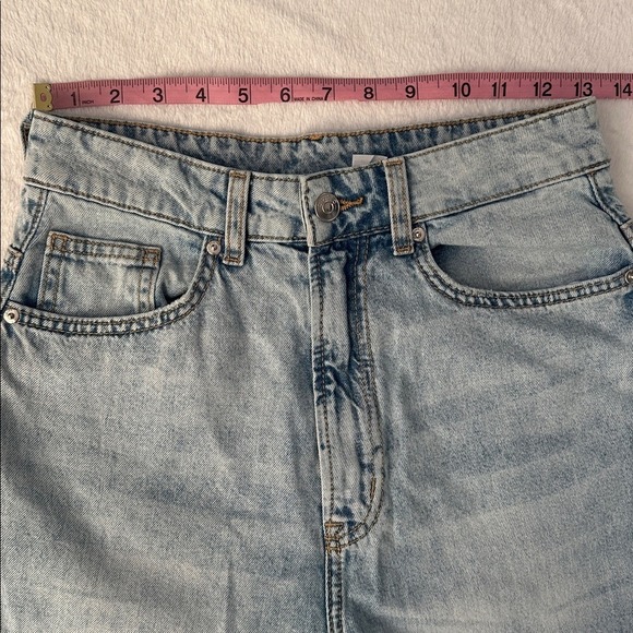 H&M High Waisted Relaxed Fit Wide Leg Distressed Light Vintage Wash Jeans 4 - Picture 9 of 12